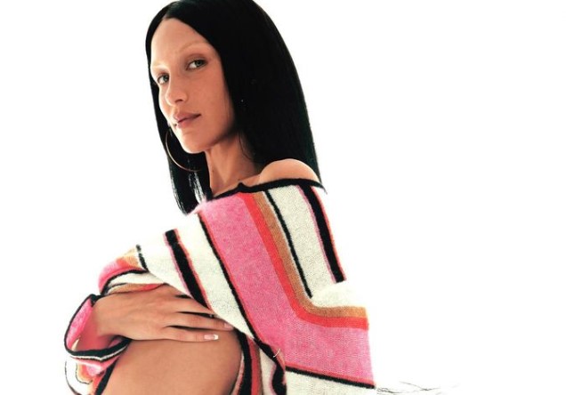 Bella Hadid lanza una colección de ropa ¿la competencia de Gigi?